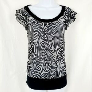Daytrip SMALL Black white SS Scoop Neck Shirt
